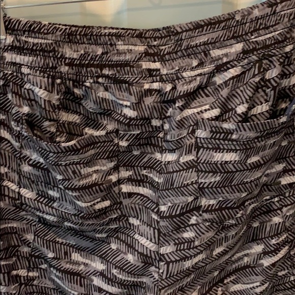 Black and White North Face Shorts - Picture 6 of 8